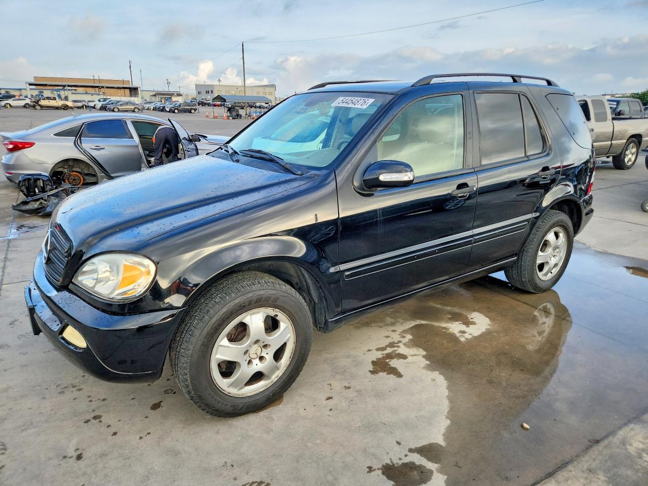 2005 Mercedes-Benz M 350, VIN 4JGAB57EX5A555855 — Normal wear