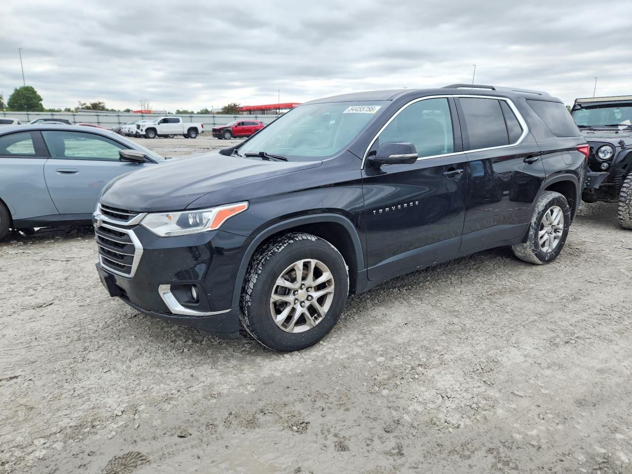 2018 Chevrolet Traverse LT Cloth, VIN 1GNERGKWXJJ259121 — Front end