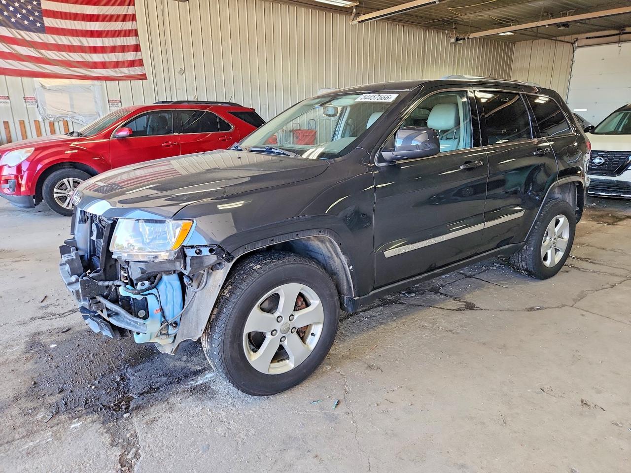 2011 Jeep Grand Cherokee Laredo, VIN 1J4RR4GG8BC573912 — Front end