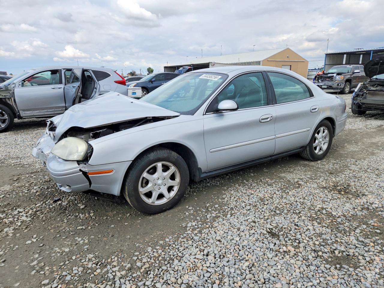 2002 Mercury Sable GS, VIN 1MEFM50U62G610590 — Front end