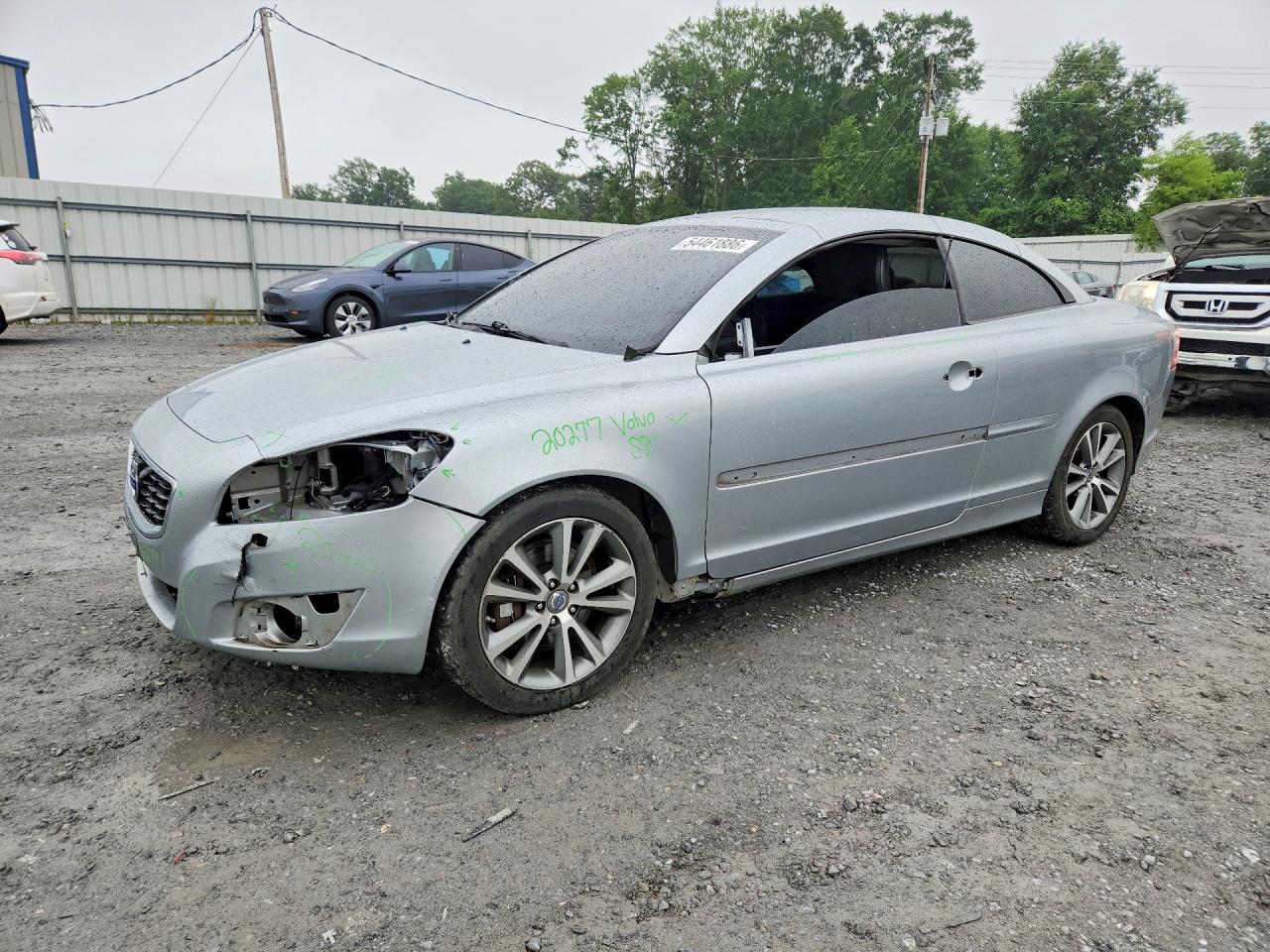 2011 Volvo C70, VIN YV1672MC7BJ108385 — Перед