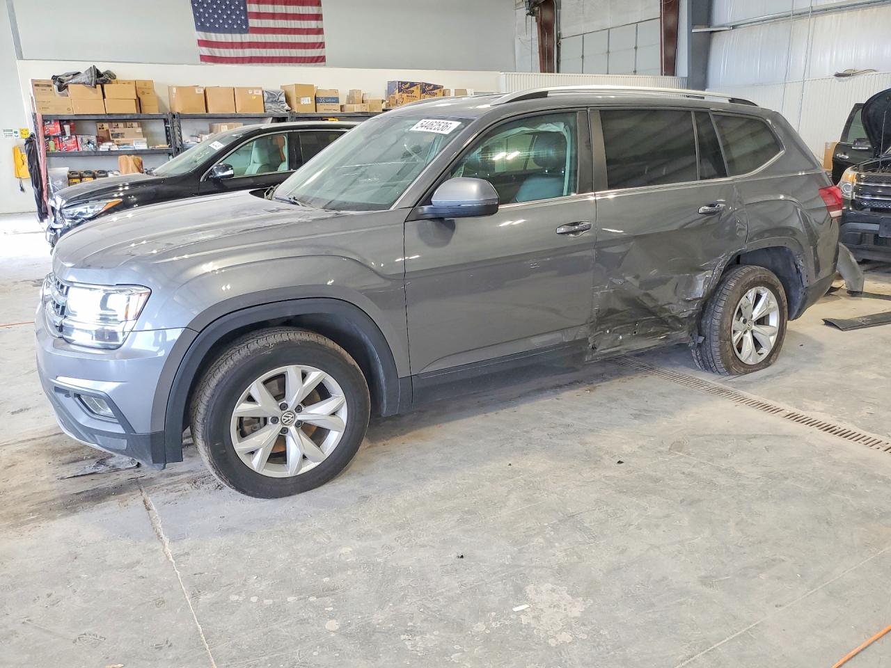 2018 Volkswagen Atlas SE, VIN 1V2LR2CAXJC512026 — Side