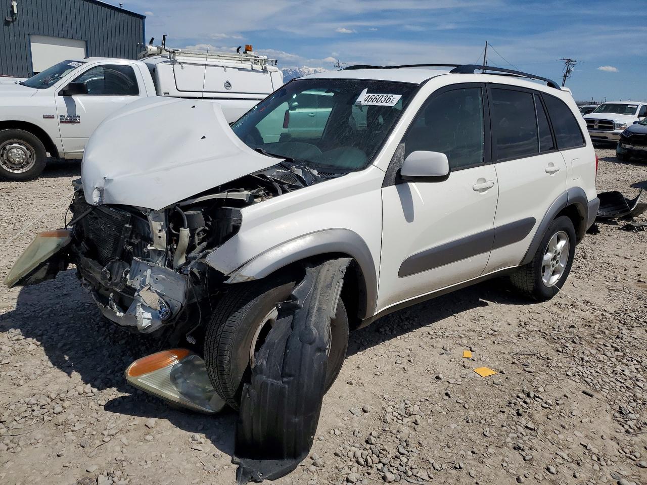2001 Toyota RAV4, VIN JTEHH20V316010213 — Front end