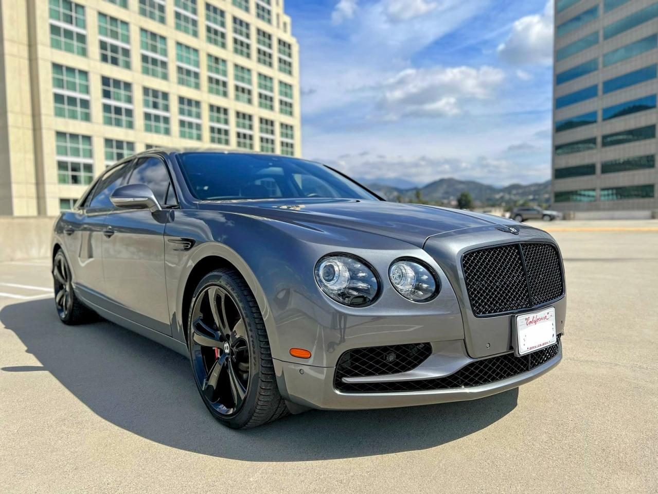 2018 Bentley Flying Spur, VIN SCBEJ9ZA7JC067796 — Мелкие вмятины и царапины