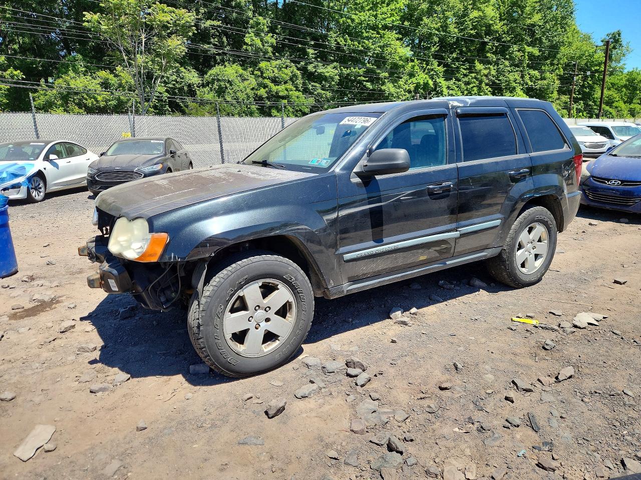 2008 Jeep Grand Cherokee Laredo, VIN 1J8GS48KX8C210937 — Front end