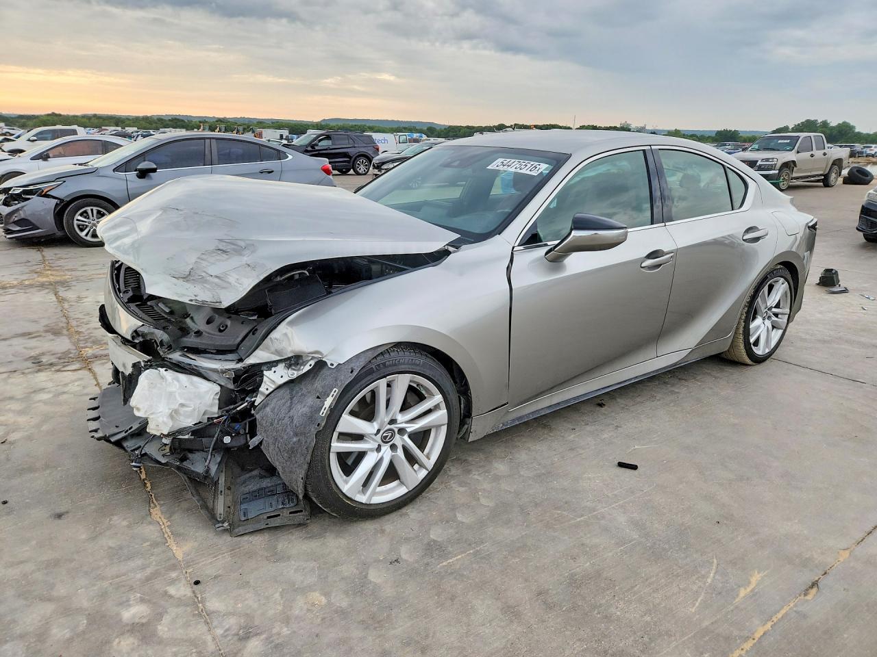 2021 Lexus IS 300, VIN JTHAA1D29M5111575 — Перед