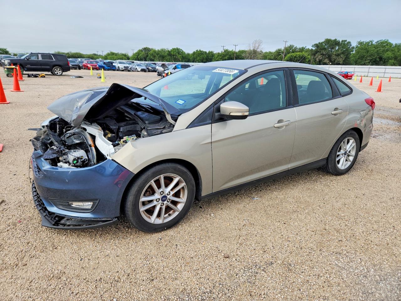 2016 Ford Focus SE, VIN 1FADP3F23GL342449 — Front end