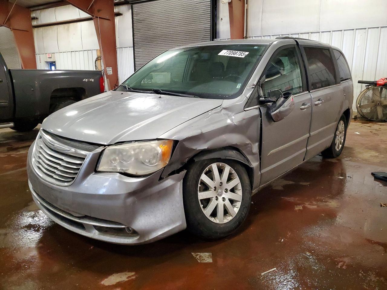 2014 Chrysler Town & Country Touring L, VIN 2C4RC1CG9ER133379 — Бок