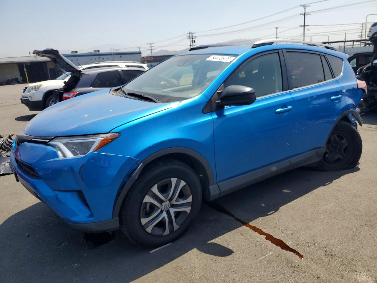 2018 Toyota RAV4 LE, VIN JTMZFREV4JJ753265 — Front end