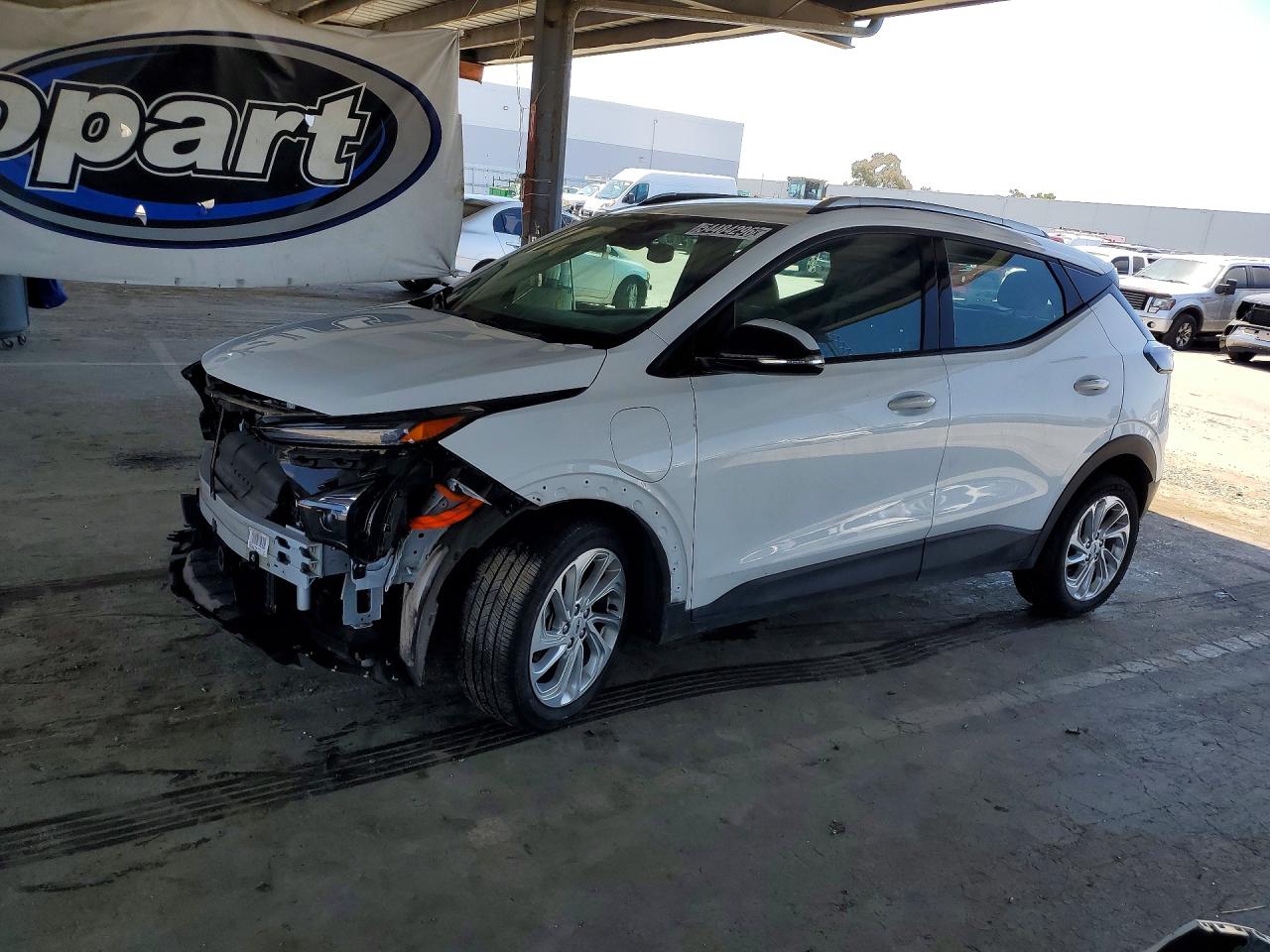 2023 Chevrolet Bolt EUV LT, VIN 1G1FY6S05P4131309 — Front end