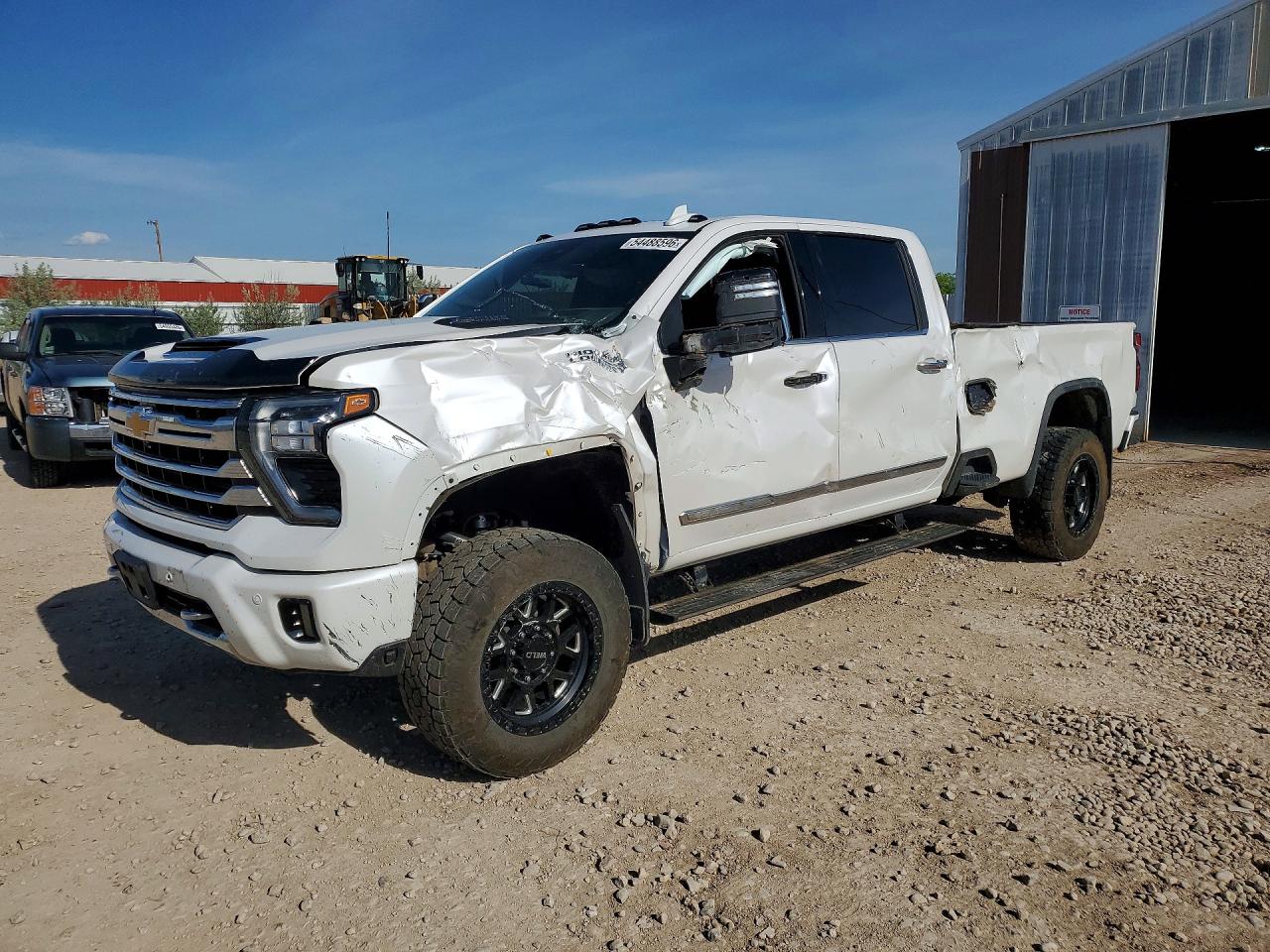 2024 Chevrolet Silverado 3500HD High Country, VIN 1GC4YVEY5RF433572 — Бок