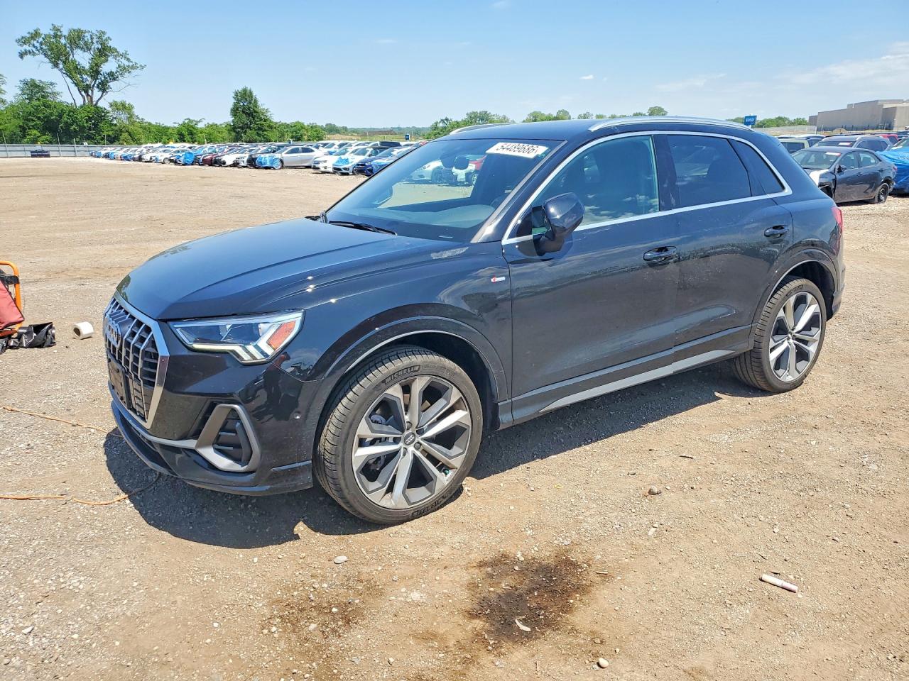2019 Audi Q3 S line Prestige, VIN WA1FECF3XK1085371 — Бок