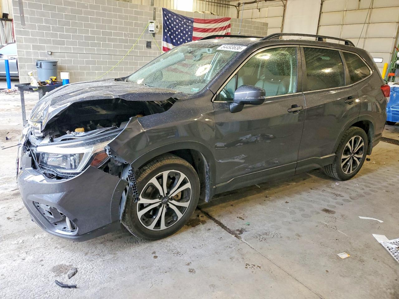 2021 Subaru Forester Limited, VIN JF2SKAUC0MH402204 — Перед