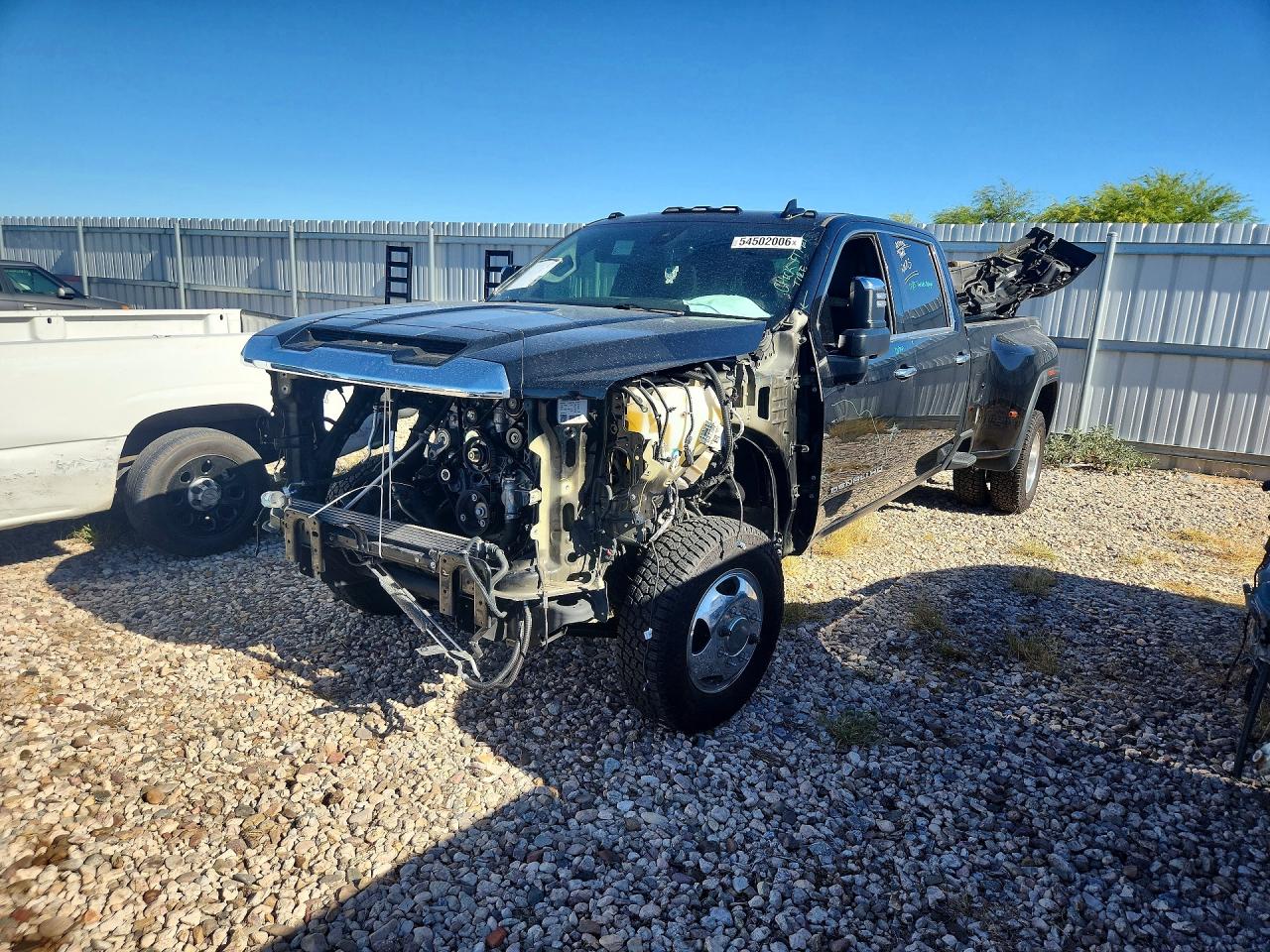 2022 GMC Sierra 3500HD Denali, VIN 1GT49WEY1NF250487 — Front end