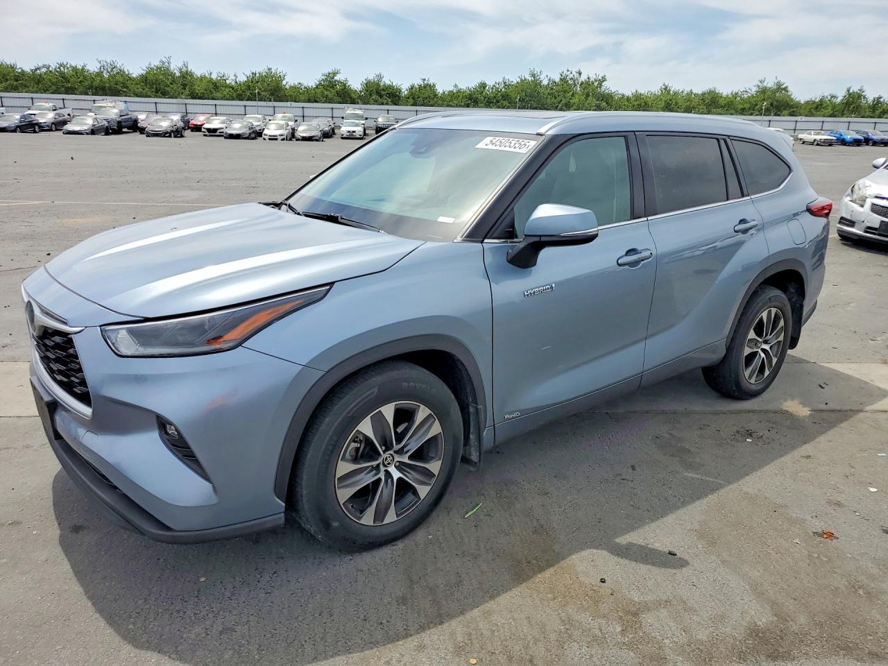 2021 Toyota Highlander Hybrid XLE, VIN 5TDHBRCH1MS020747 — Side