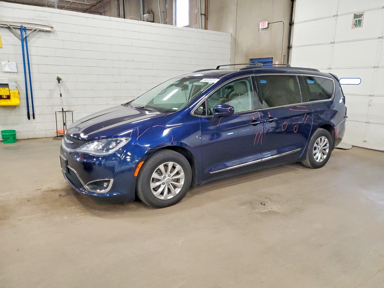 2017 Chrysler Pacifica Touring L, VIN 2C4RC1BG4HR764871 — Rear end