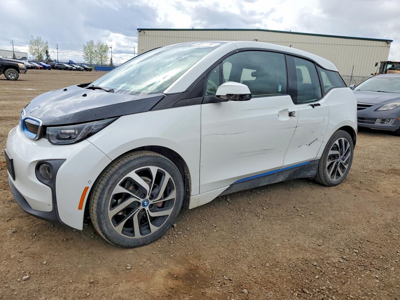 2015 BMW i3, VIN WBY1Z4C52FV278384 — Side