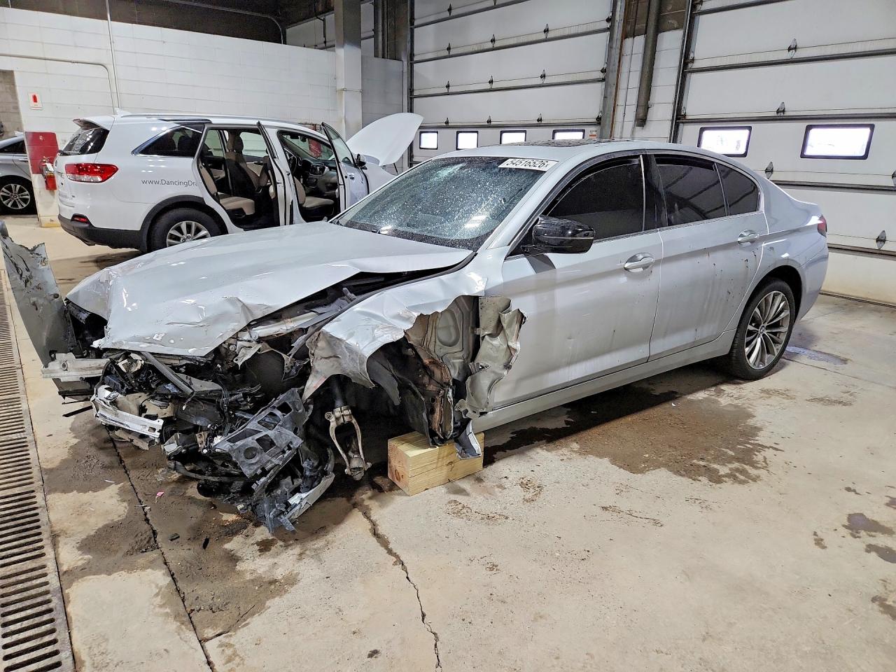 2021 BMW 5 Series 530i xDrive, VIN WBA13BJ04MCF15335 — Front end