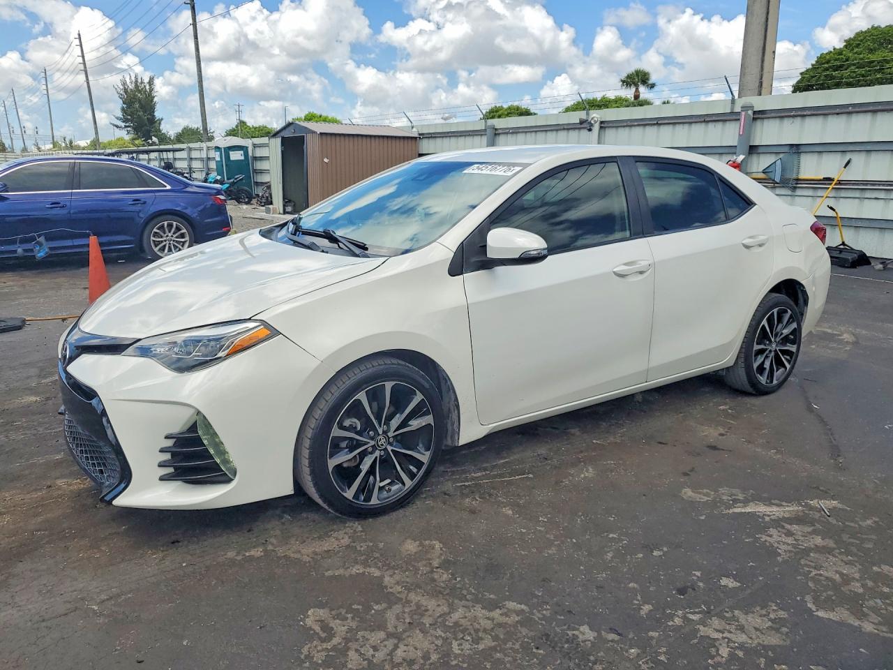 2018 Toyota Corolla SE, VIN 5YFBURHE2JP785775 — Ранее повреждён