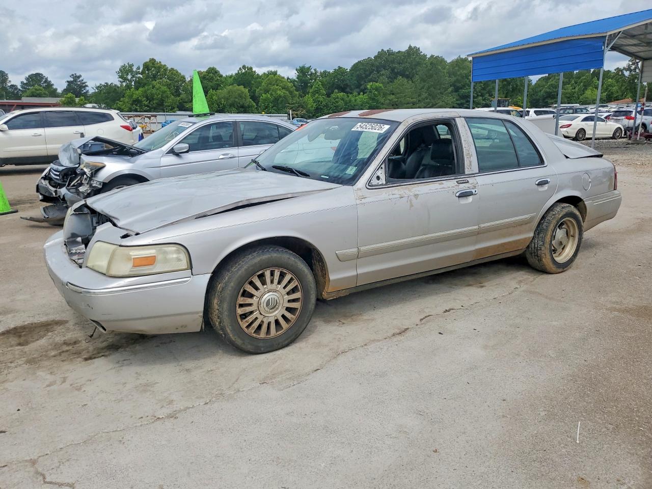 2006 Mercury Grand Marquis LS Premium, VIN 2MEFM75V16X645731 — Перед
