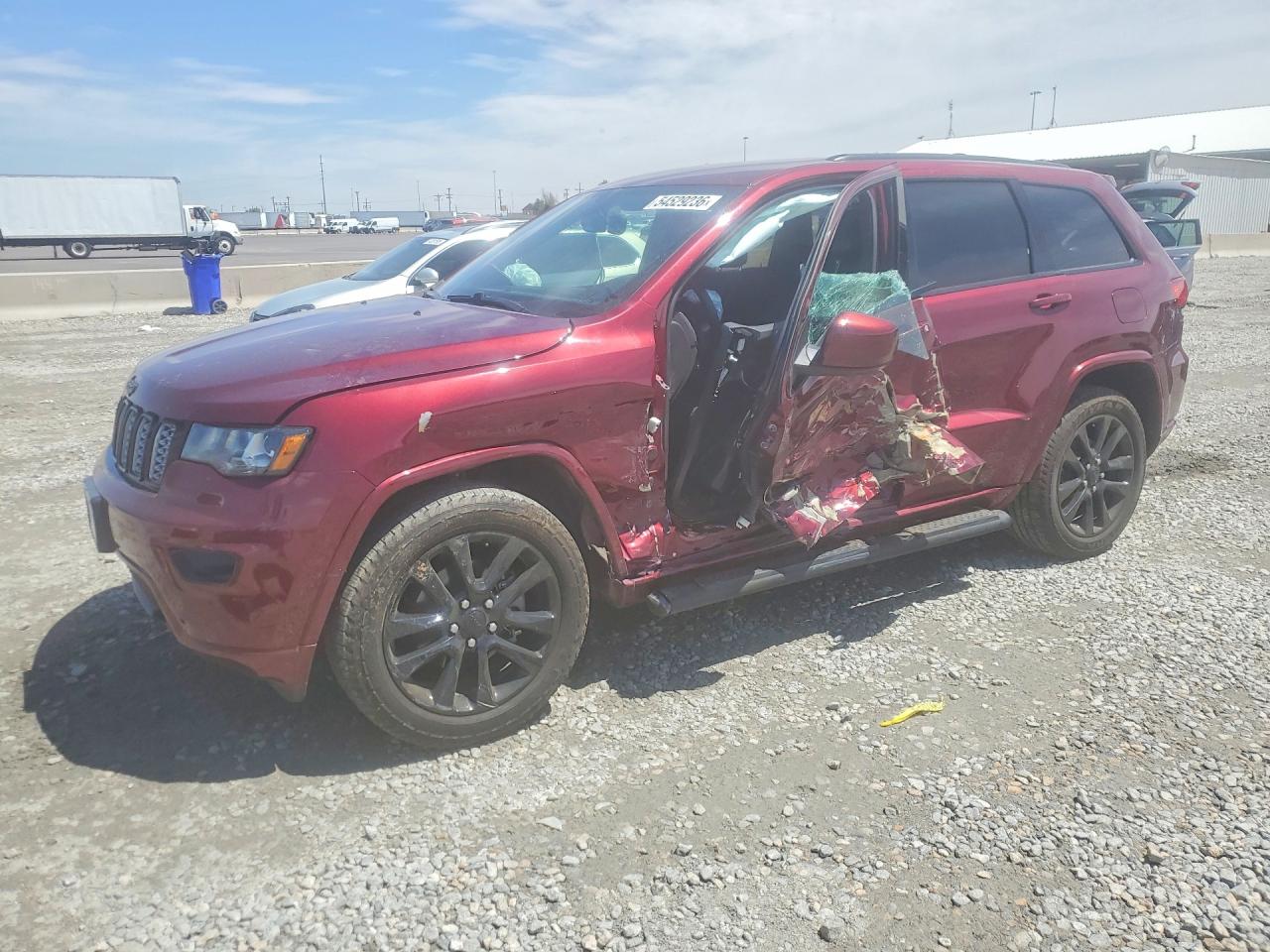 2020 Jeep Grand Cherokee Altitude, VIN 1C4RJFAG9LC141557 — Side
