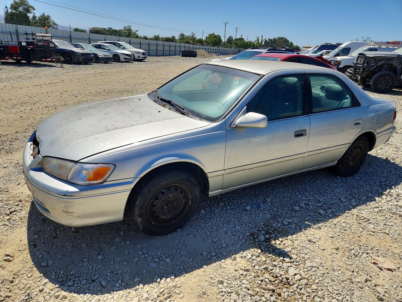 2000 Toyota Camry CE, VIN 4T1BG22K8YU636308 — Front end