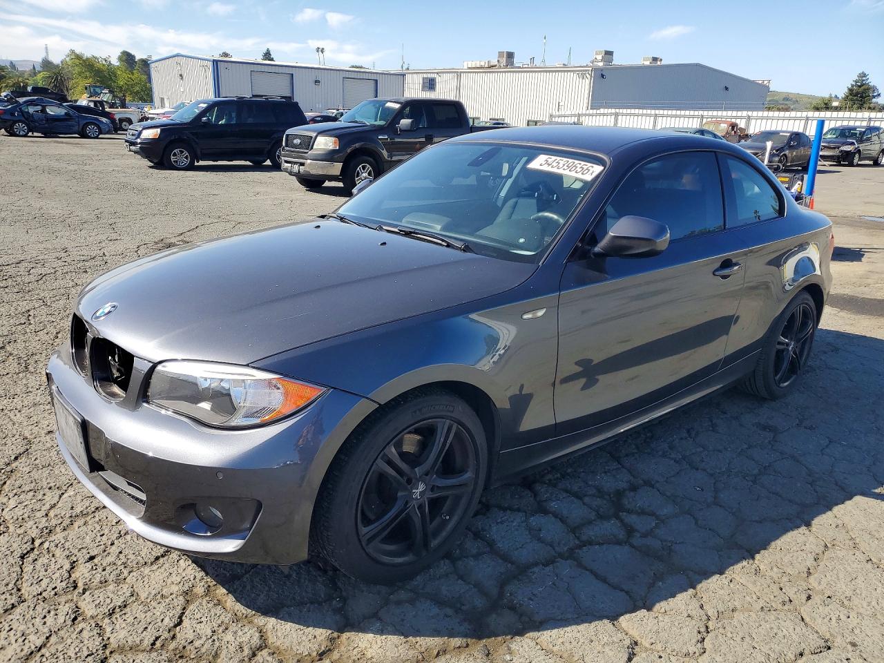 2013 BMW 1 Series 128i, VIN WBAUP9C50DVS94563 — Front end