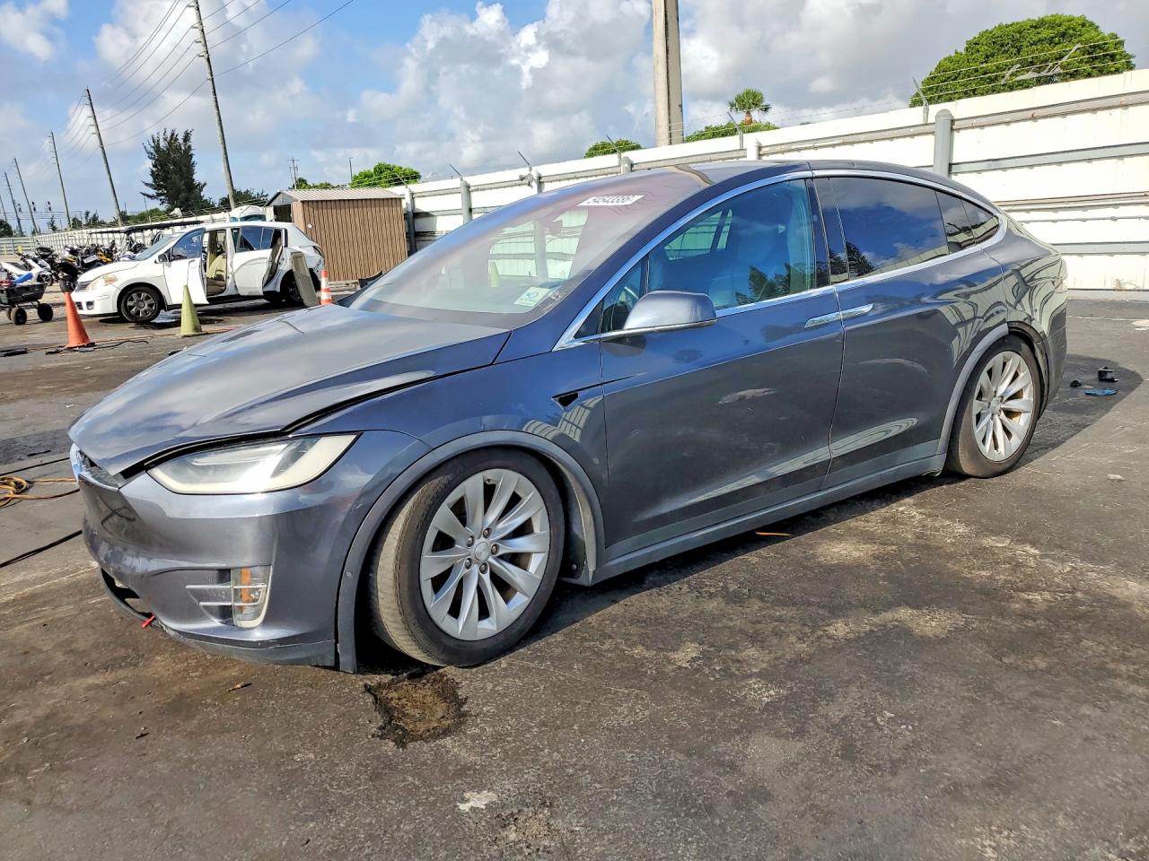 2017 Tesla Model X 90D, VIN 5YJXCDE29HF052215 — Front end