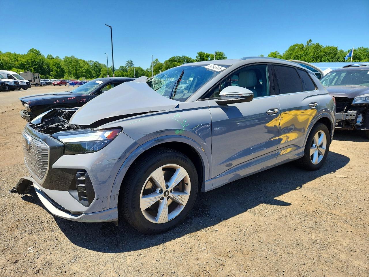 2022 Audi Q4 e-tron Premium, VIN WA1G2BFZ9NP048728 — Перед