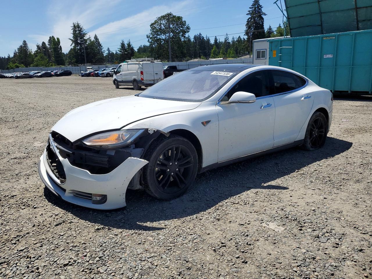 2014 Tesla Model S 60, VIN 5YJSA1S1XEFP28791 — Перед