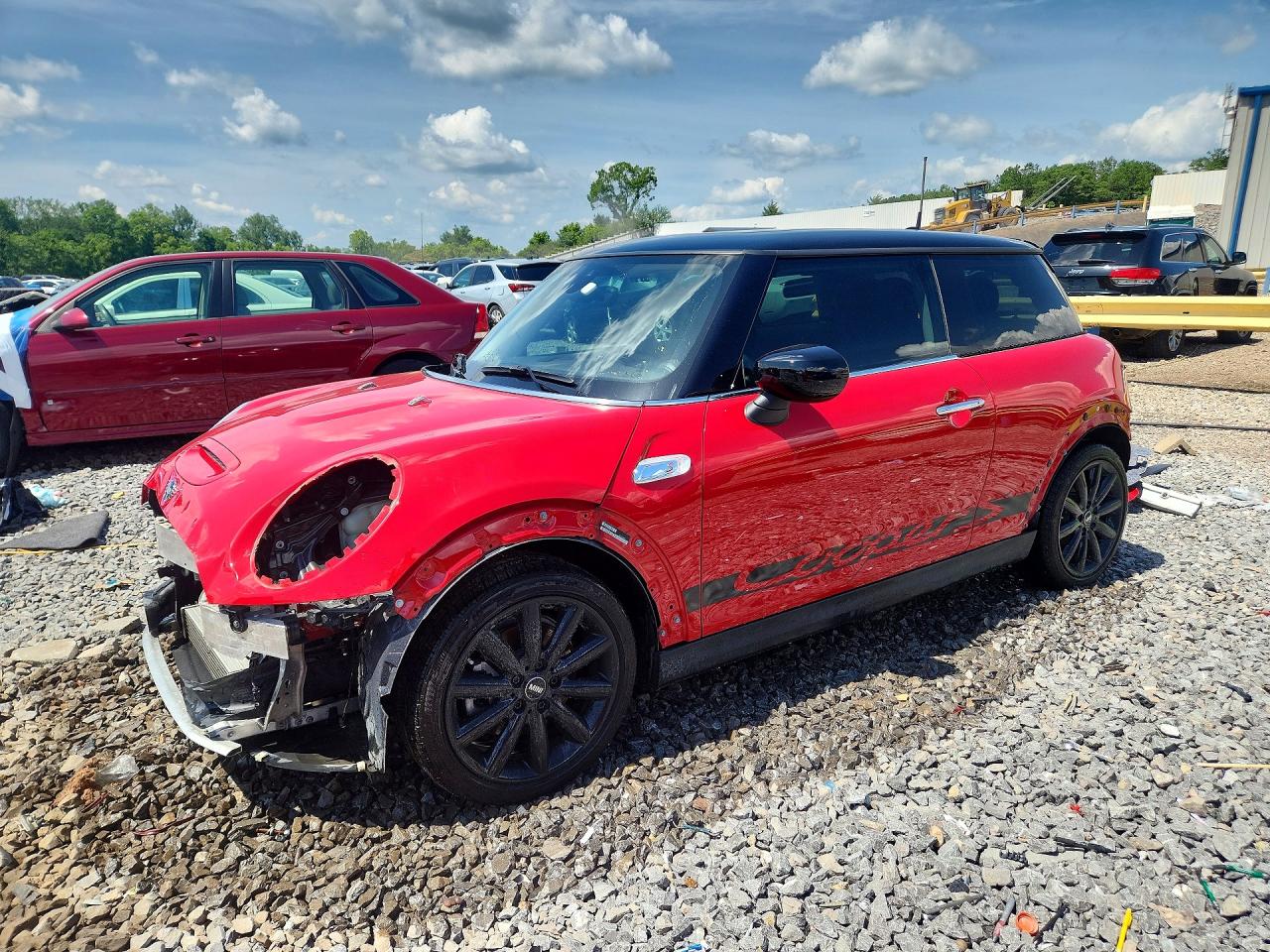 2020 MINI Hardtop Cooper S, VIN WMWXR5C01L2L85233 — Зад