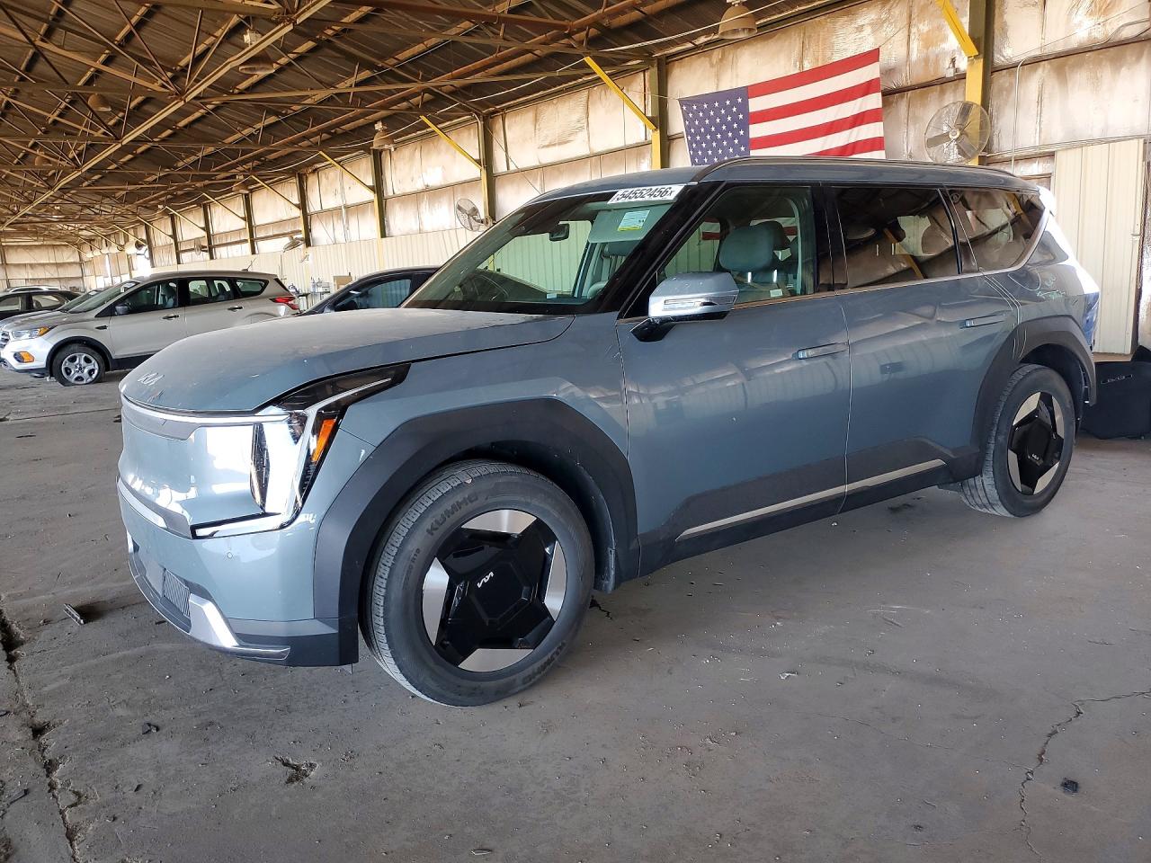 2024 Kia EV9 Wind, VIN KNDAFFS51R6046204 — Rear end