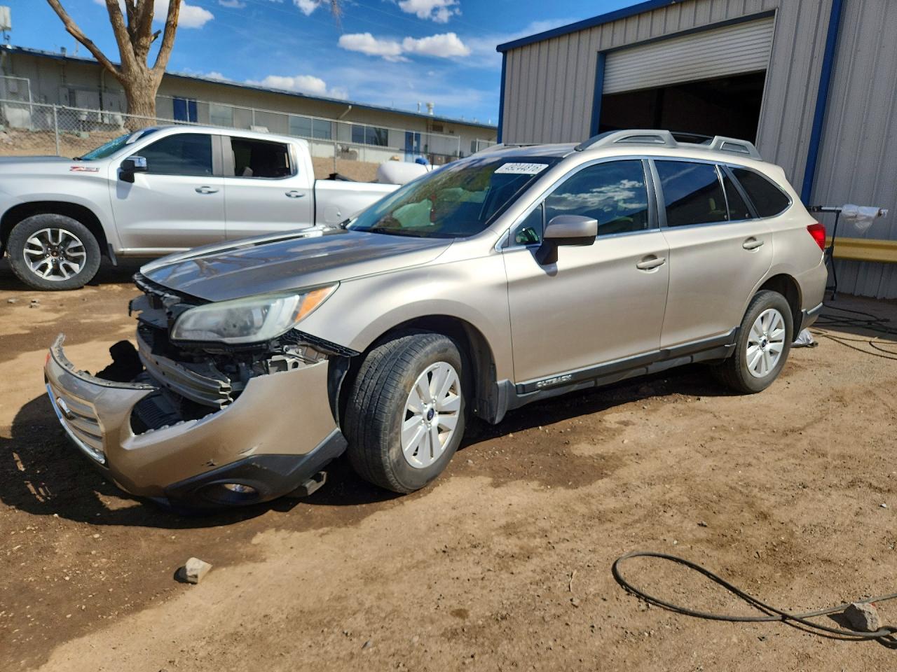 2016 Subaru Outback Premium, VIN 4S4BSACCXG3357852 — Front end