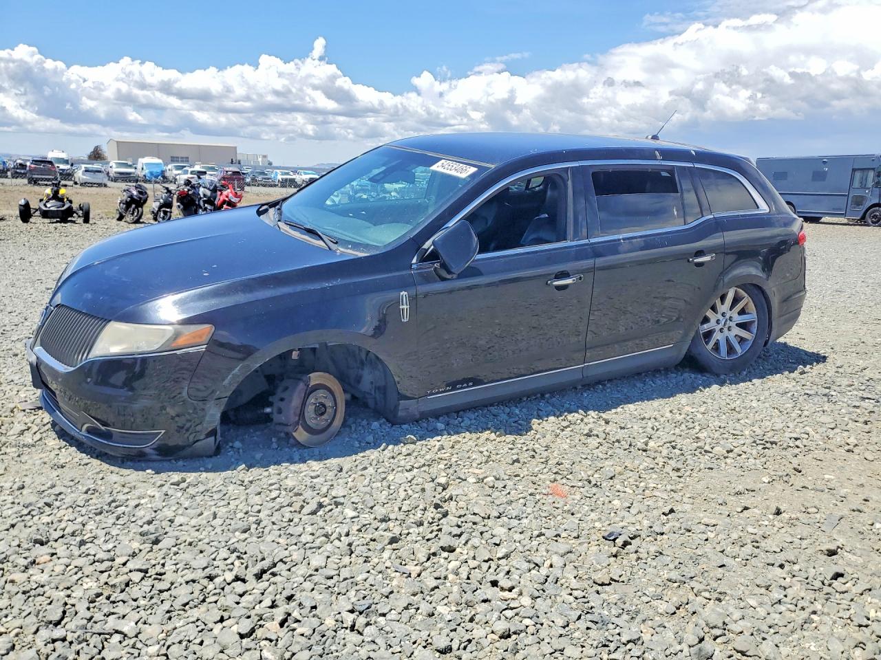 2014 Lincoln MKT, VIN 2LMHJ5NK7EBL57835 — Undercarriage