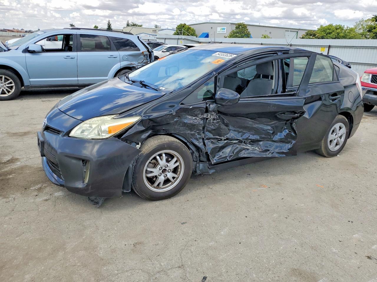 2015 Toyota Prius Three, VIN JTDKN3DU6F0423537 — Side