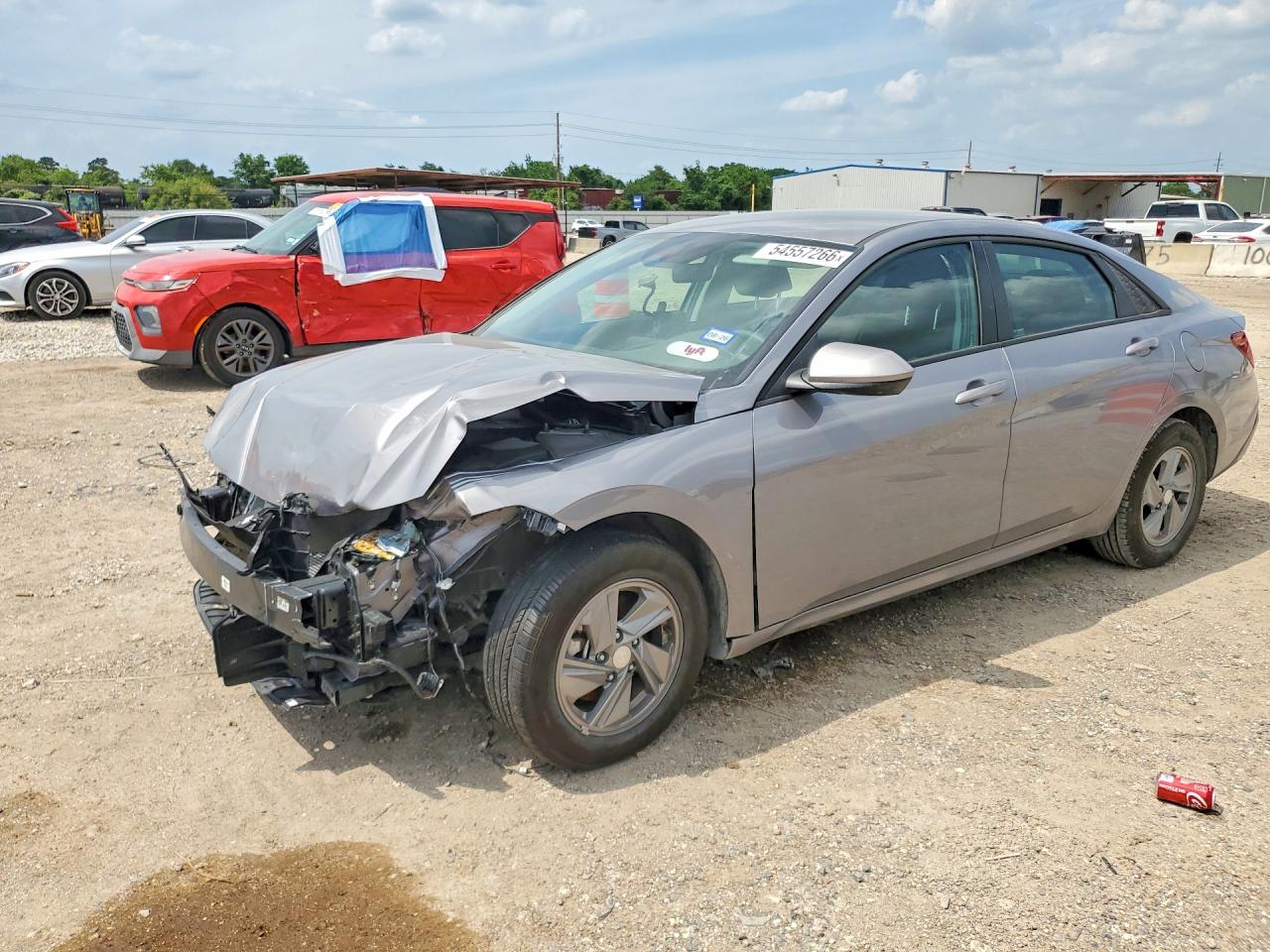 2025 Hyundai Elantra SE, VIN KMHLL4DG2SU041000 — Front end