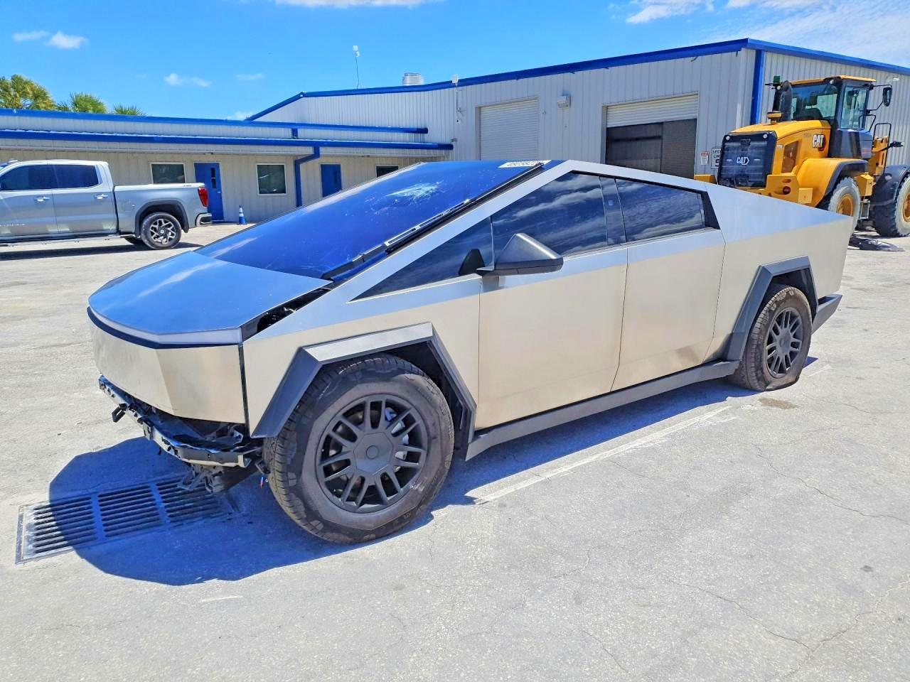 2025 Tesla Cybertruck, VIN 7G2CEHED3SA077646 — Front end