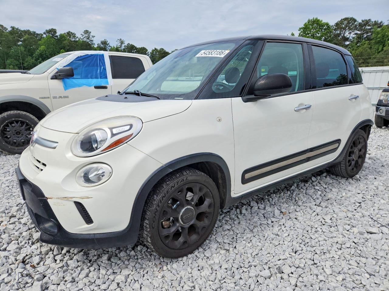 2016 FIAT 500L Urbana Trekking, VIN ZFBCFADH2GZ038386 — Side