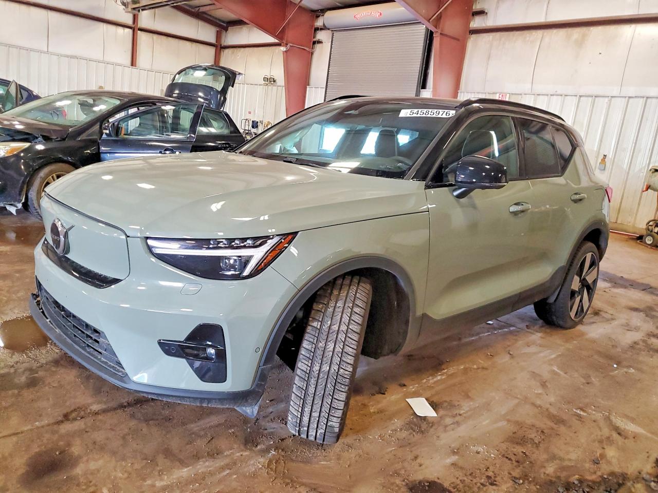 2024 Volvo XC40 Ultimate, VIN YV4ER3XM5R2248085 — Перед
