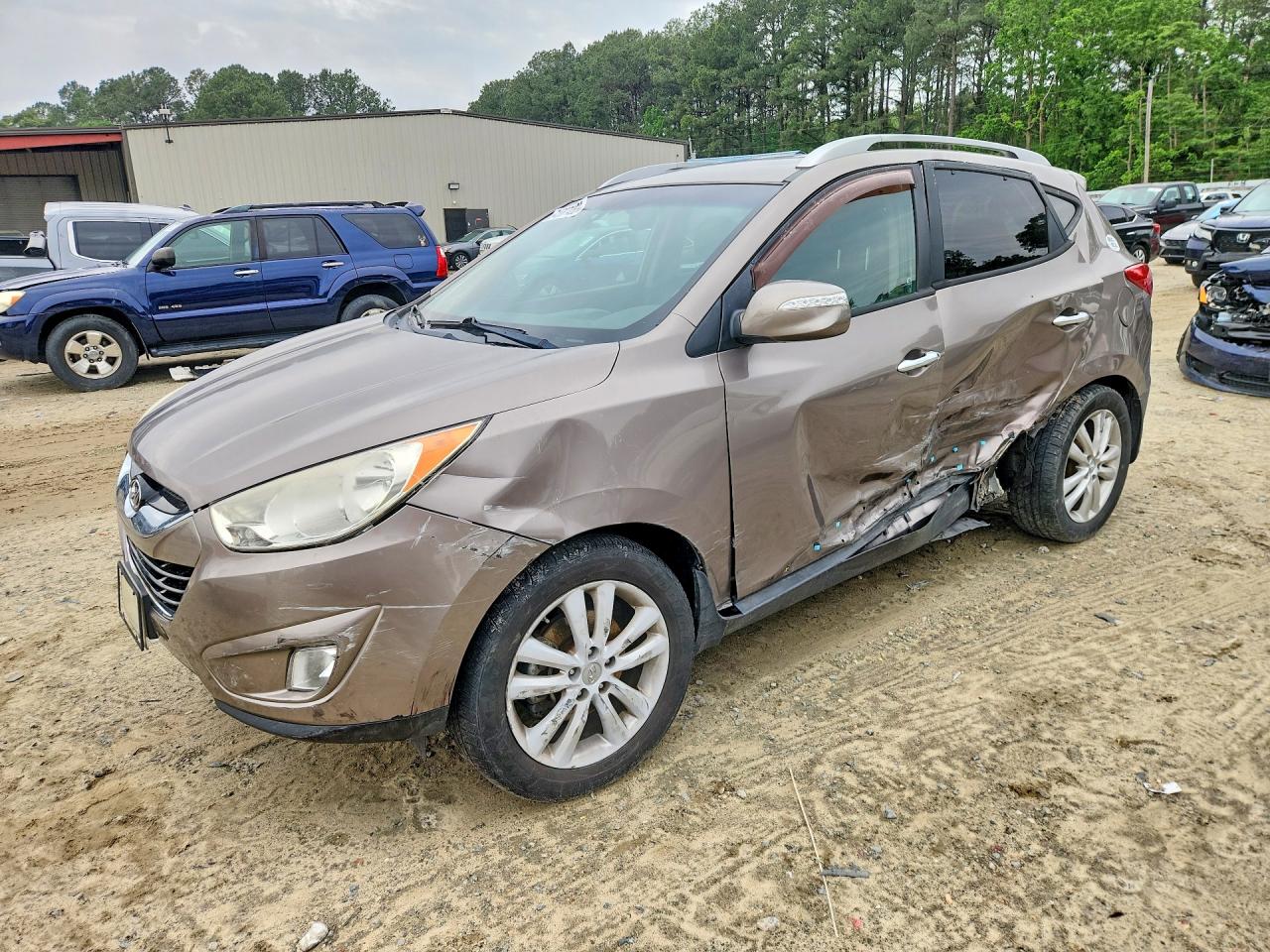 2011 Hyundai Tucson GLS, VIN KM8JUCAC5BU194776 — Side