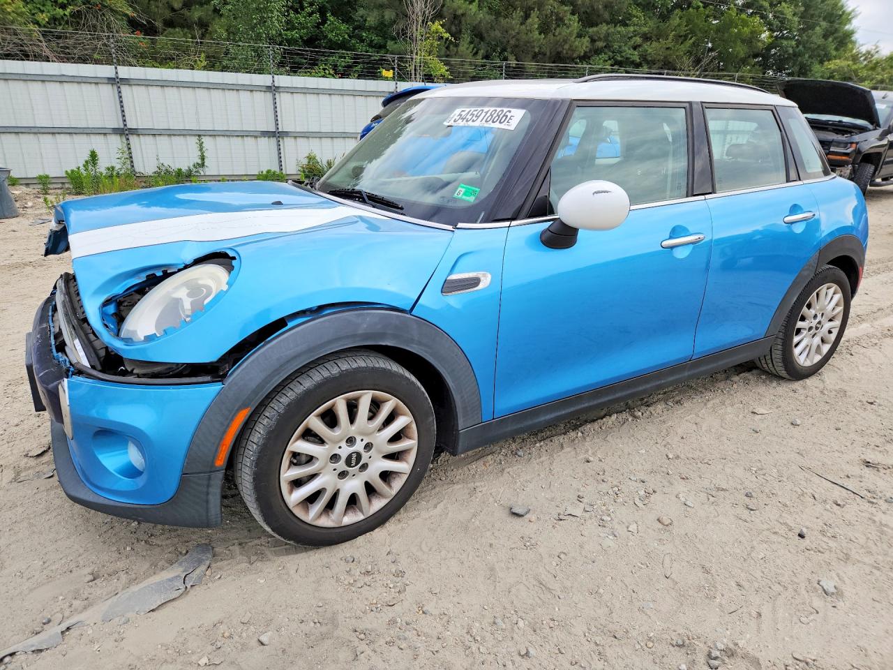 2015 MINI Hardtop 4 Door, VIN WMWXS5C51FT831024 — Front end