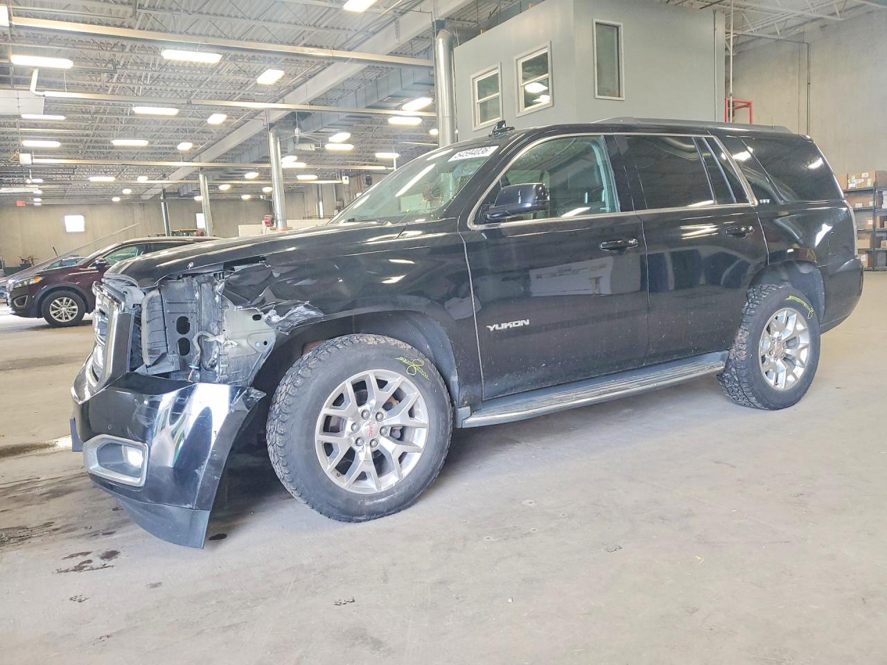 2017 GMC Yukon SLT, VIN 1GKS2BKC8HR140296 — Front end