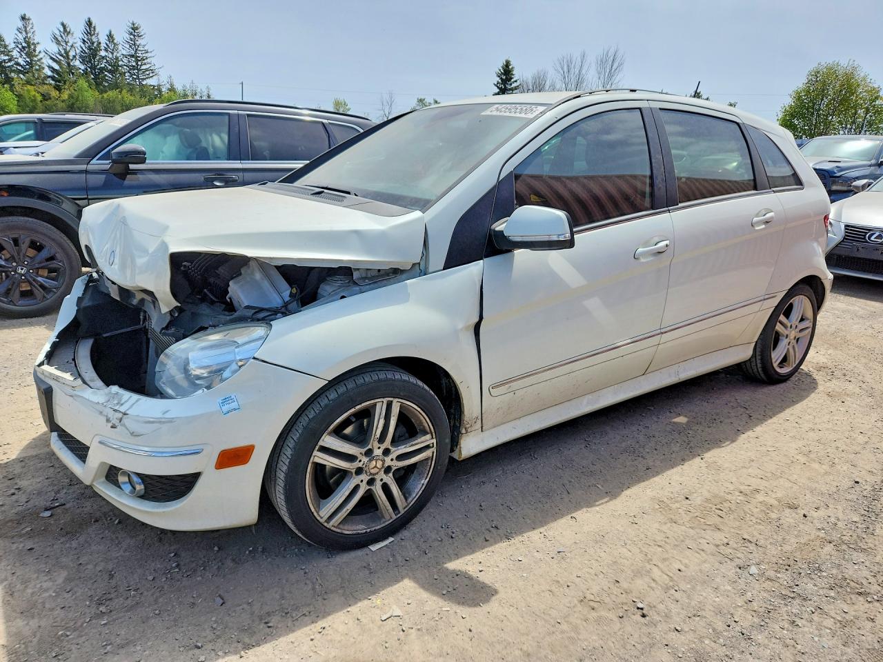 2010 Mercedes-Benz B 200, VIN WDDFH3DB2AJ524347 — Front end