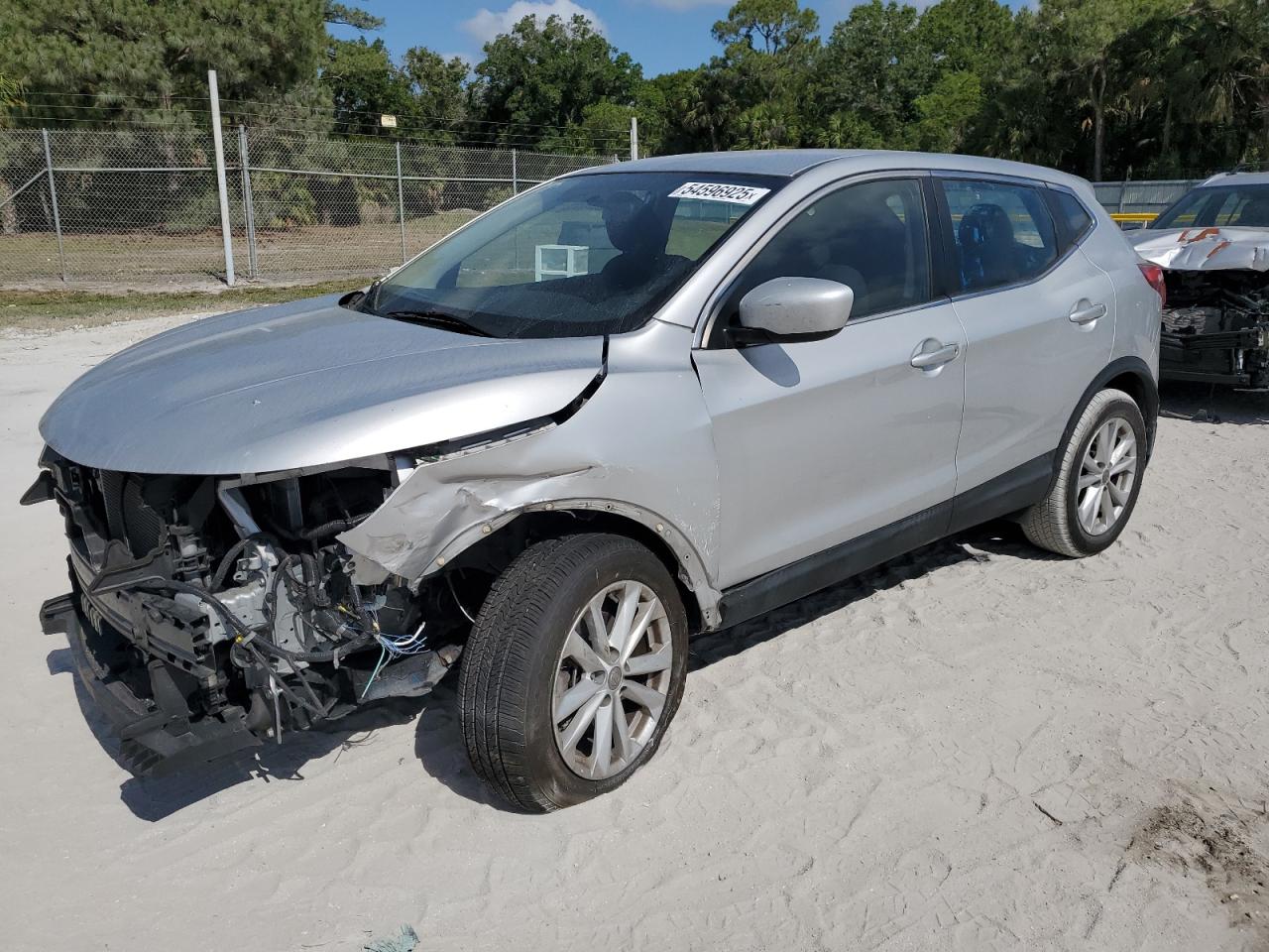 2018 Nissan Rogue S, VIN JN1BJ1CP3JW186090 — Front end