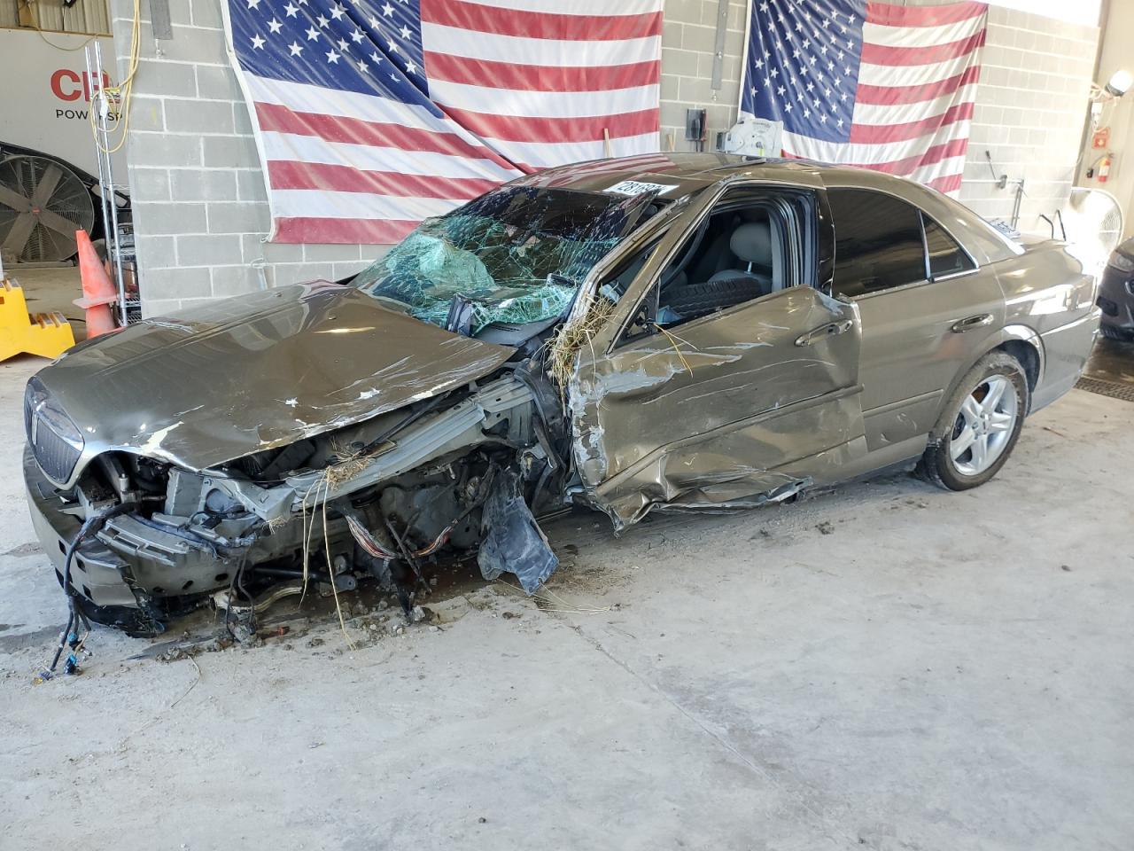 2001 Lincoln LS, VIN 1LNHM87A61Y605692 — Бок