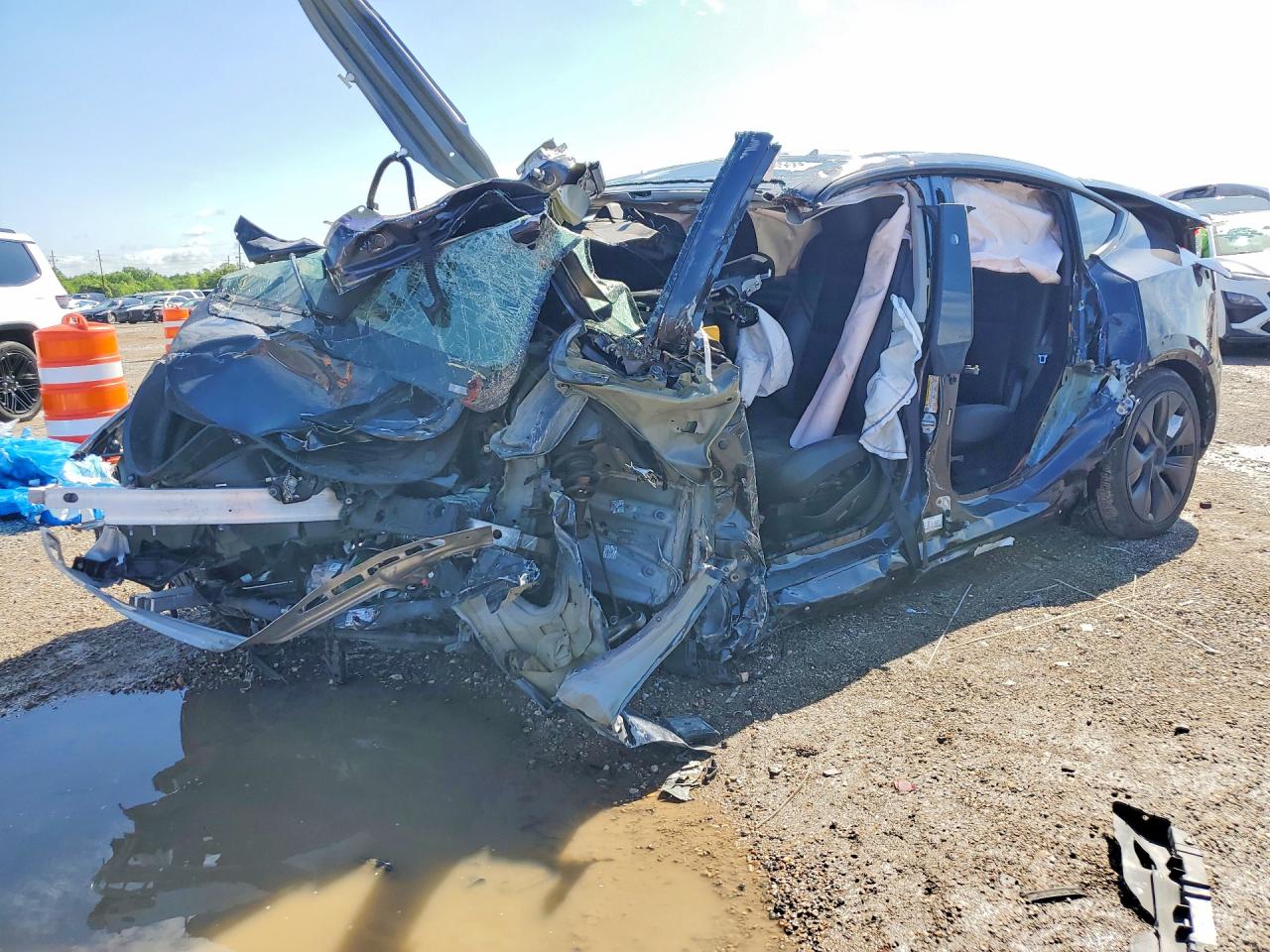 2024 Tesla Model Y Long Range, VIN 7SAYGDEEXRF117354 — All over
