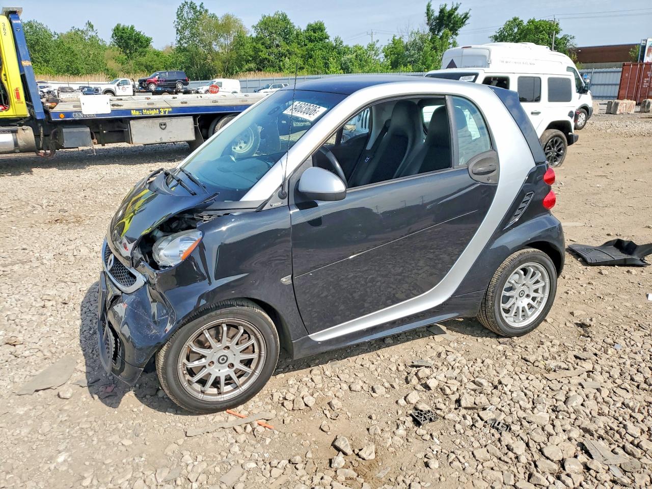 2013 Smart fortwo Pure, VIN WMEEJ3BA6DK690469 — Перед