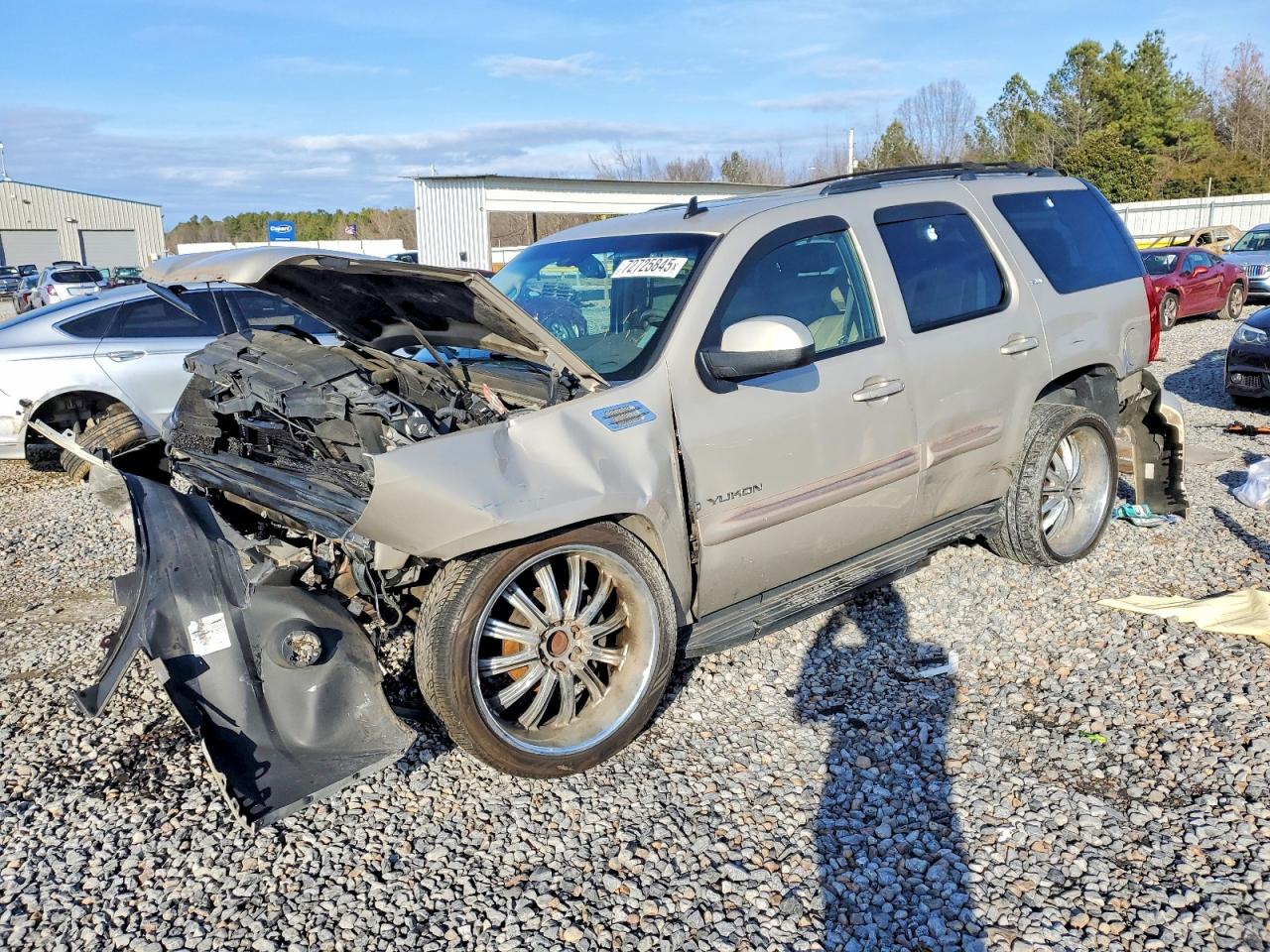 2007 GMC Yukon SLT, VIN 1GKFC13087J343439 — Front end