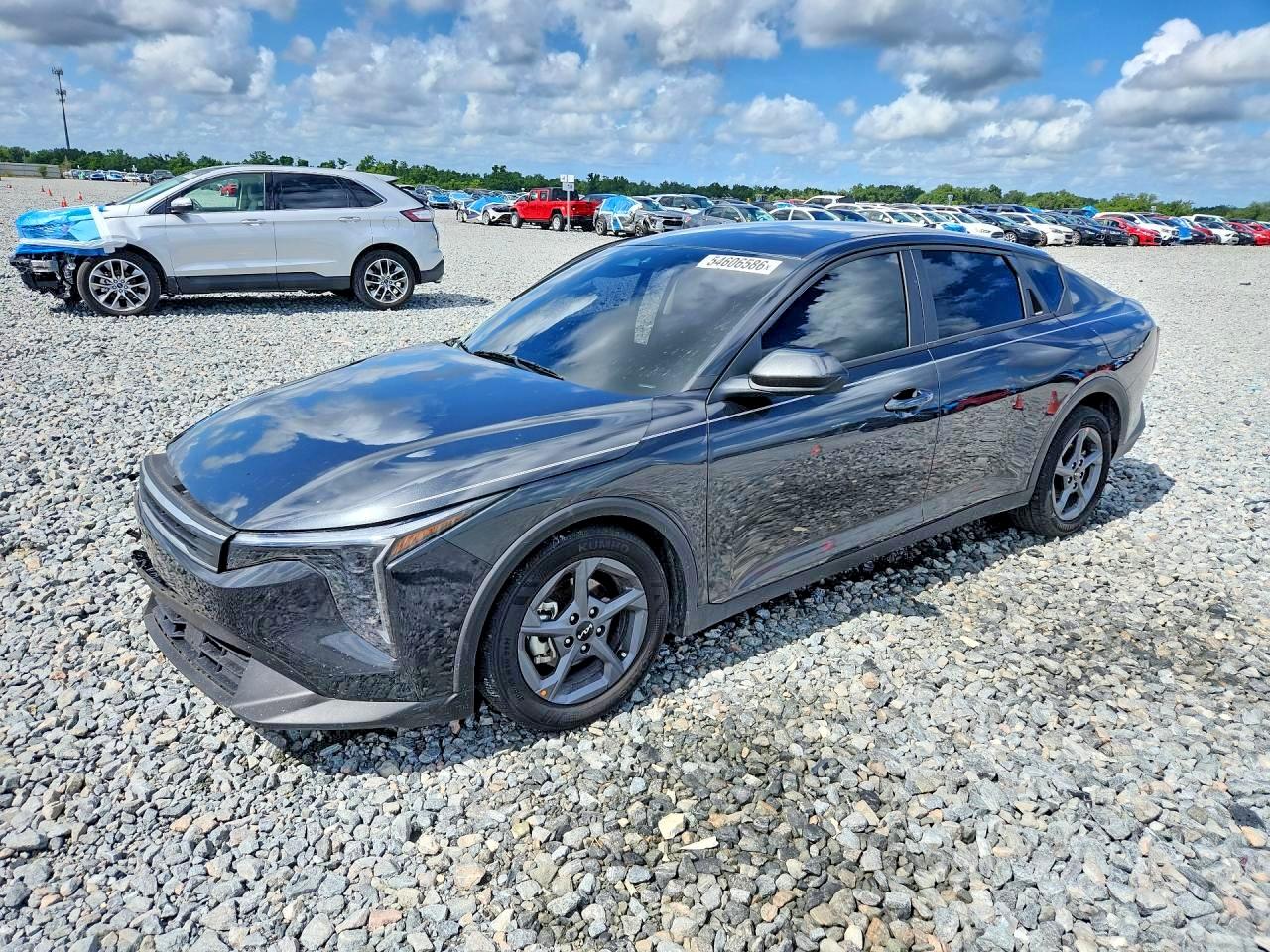 2025 Kia K4 LXS, VIN 3KPFT4DE8SE206269 — Перед