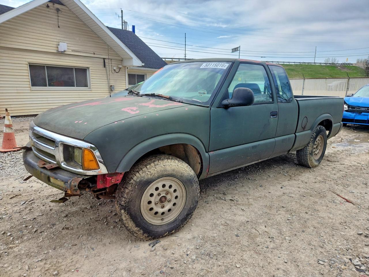 1996 Chevrolet S-10 LS ZR2, VIN 1GCCT19W1TK186755 — Rear end